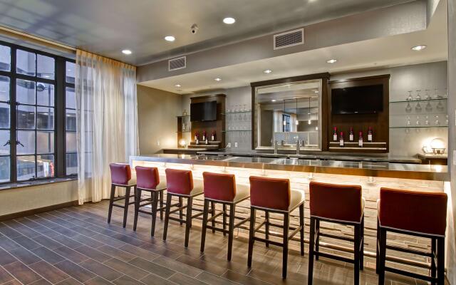 Hampton Inn & Suites Cincinnati-Downtown