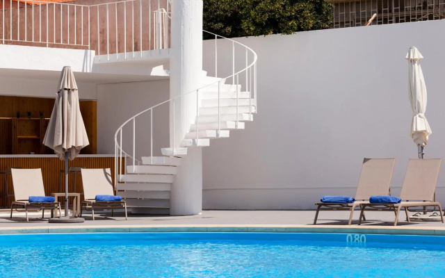 Carcavelos Beach Hotel