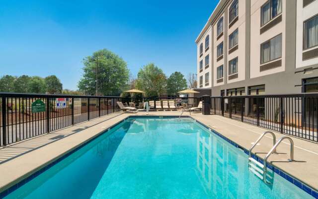 La Quinta Inn & Suites by Wyndham Raleigh Downtown North