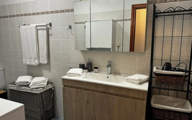 Skiathos Center Stylish 2 Bd w Balcony