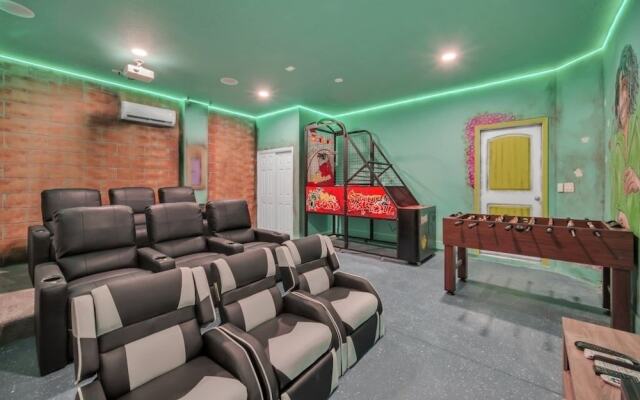 Ultimate 6 Bedroom Villa by Redawning