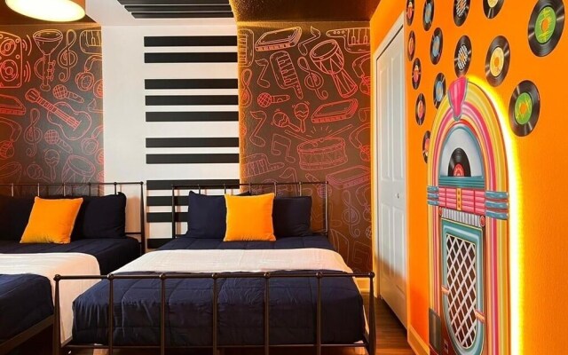 8 Bedrooms/ Champions Gate Home