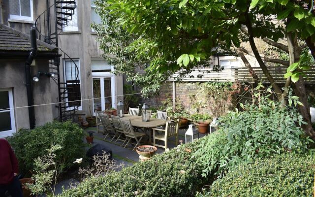 2 Bedroom Apartment With Garden in Brighton