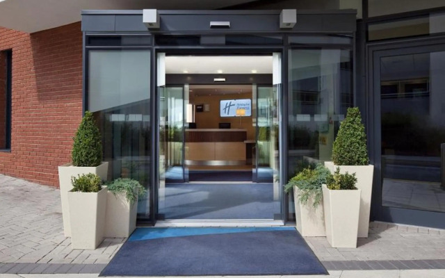 Holiday Inn Express Cheltenham by IHG