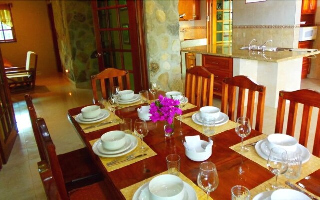 Spacious Casa Ken with Golf Cart