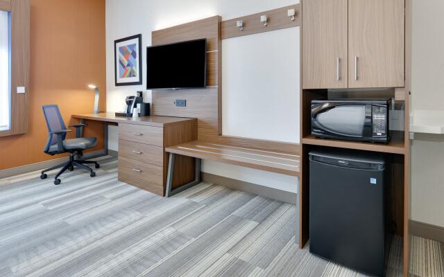 Holiday Inn Express Mitchell by IHG