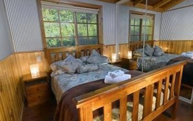 Port Bayou Cottage – Guest Rooms – Port Campbell