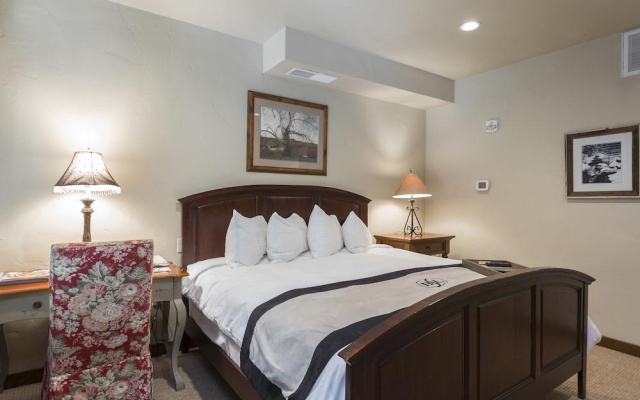 Silver Baron Lodge