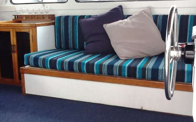 Boyds Bay Houseboat Holidays
