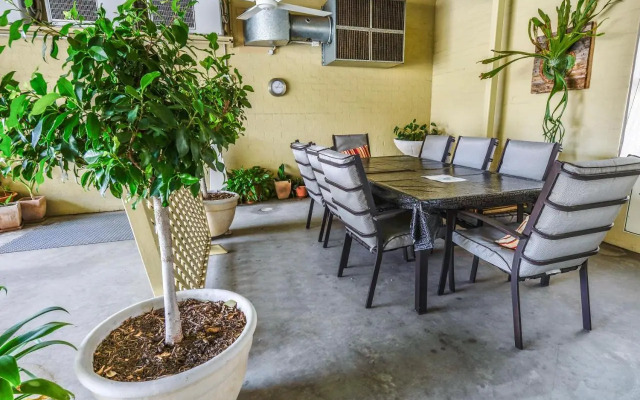 Golden Guitar Motor Inn