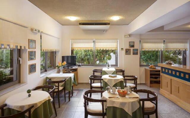 Rea Hotel