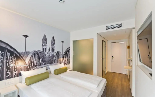 Super 8 by Wyndham Freiburg