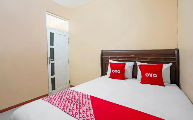 OYO 91743 Choirul Residence