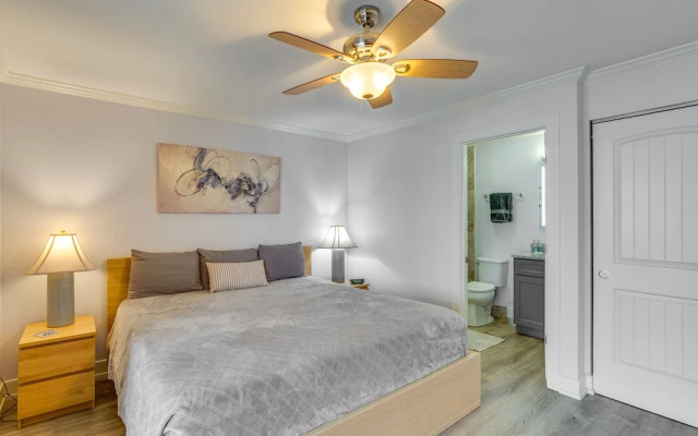 Lakefront Condo w/ Balcony in Osage Beach!