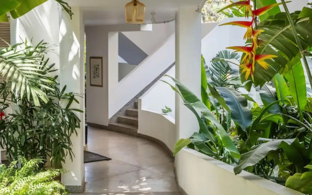 Stylish 2BR w Pool Near Candolim and Coco Beach