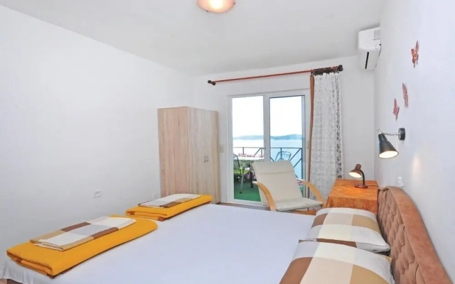 Beautiful Home in Pisak With Wifi and 2 Bedrooms
