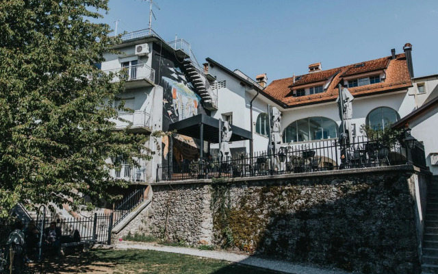 Layer's Art Residences