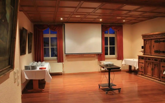Zur Kaiserpfalz - Hotel-Spa-Camping