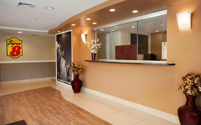 Super 8 By Wyndham Bronx