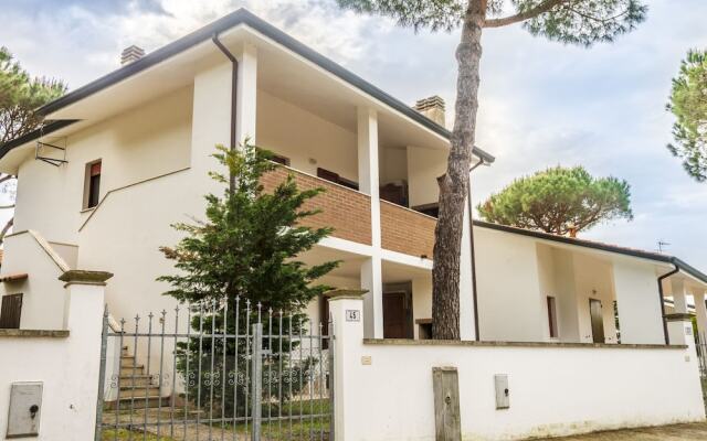 Cozy Holiday Home in Lido di Volano near Sea