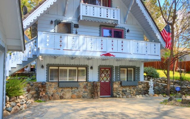 Yosemite Wonderland Chalet