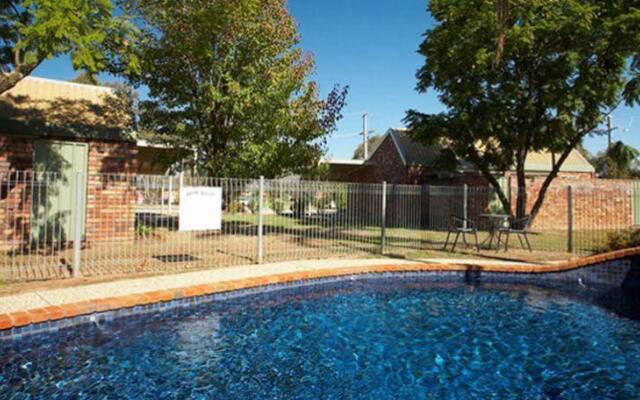 Belvoir Village Motel & Apartments