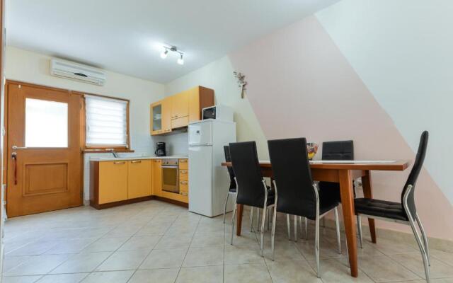 Lumbre Apartment