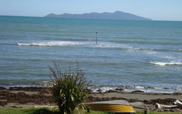 Kapiti Waves Bed & Breakfast