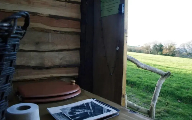 Roundhouse Yurt, Stunning Views, Totnes Dartmouth