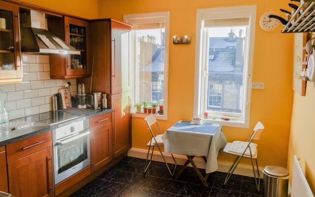 Sophisticated Edinburgh Apartment in City Centre