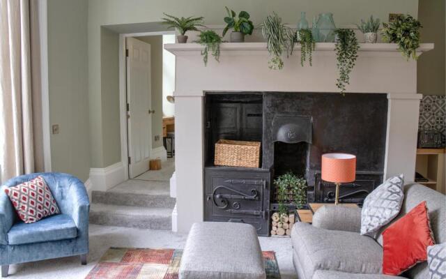 2 Rowntree House