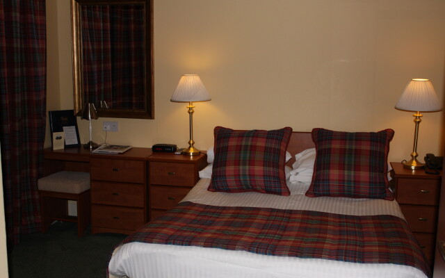 Loch Kinord Hotel