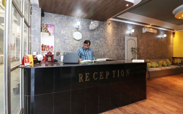 OYO 36085 Hotel Apollo Agra