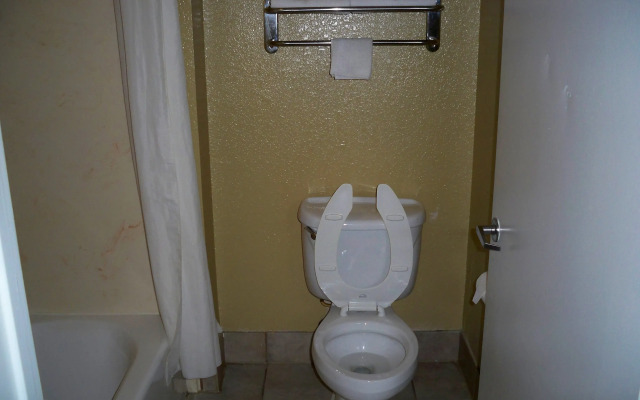 Scottish Inn & Suites