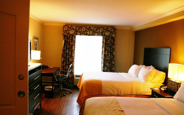 Holiday Inn Macon North by IHG