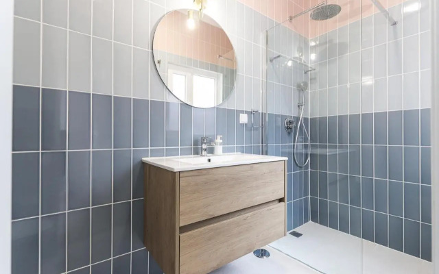 Vita Portucale ! Lisbon Design Apartment with Terrace