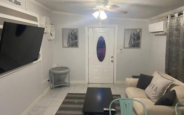 Airy 1-bedroom apartment 3 minutes from Downtown