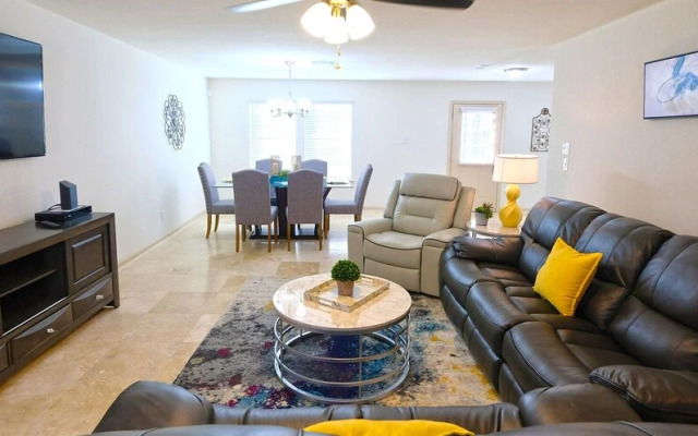 5Bdrm 2.5Bath 9Beds - The Nest Big House
