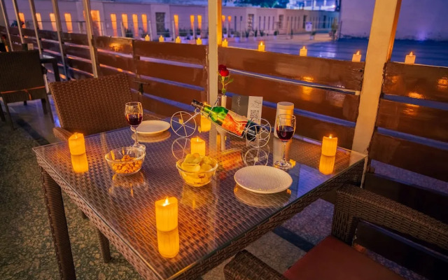 Emblem Hotel Sector 14 Gurgaon