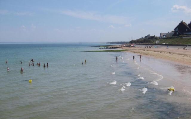 L'escalier rouge - Maison rénovée avec cour