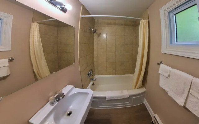 Maple Leaf Inn & Suites