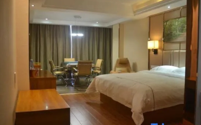 Wodun Platinum Hotel (Qinzhou East Railway Station Niannianfeng Plaza)