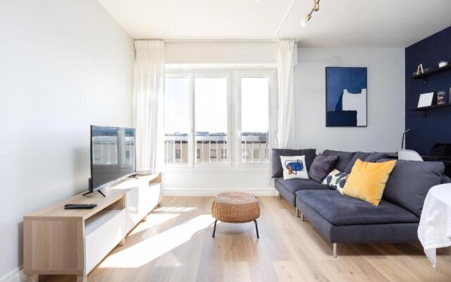 Renovated apartment metro, parking included, near Porte Versaille