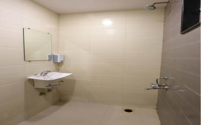 OYO 10697 Hotel Suraj Inn