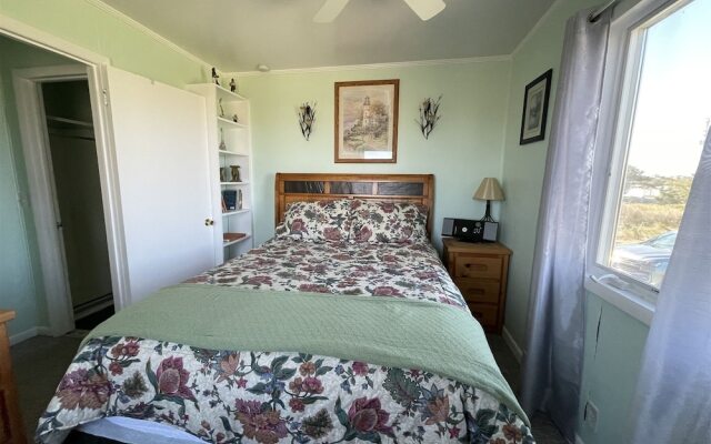 Wild N Wonderful 4 Bedroom Cottage by RedAwning