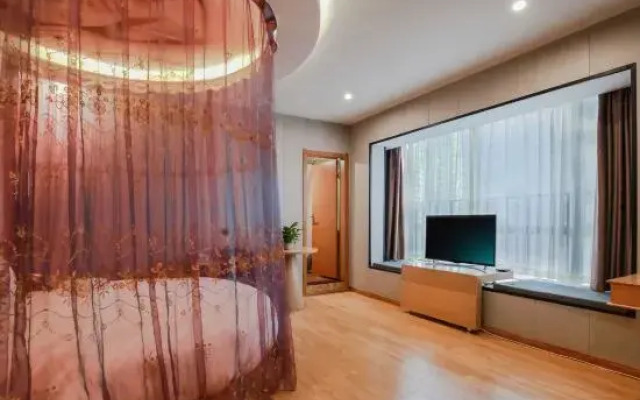 Starway Hotel (Guiyang Huaguoyuan wulichongditiezhan)