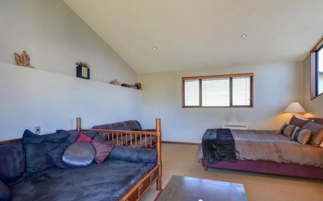 Aries Lake View Villa