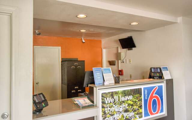 Motel 6 Everett, WA - North