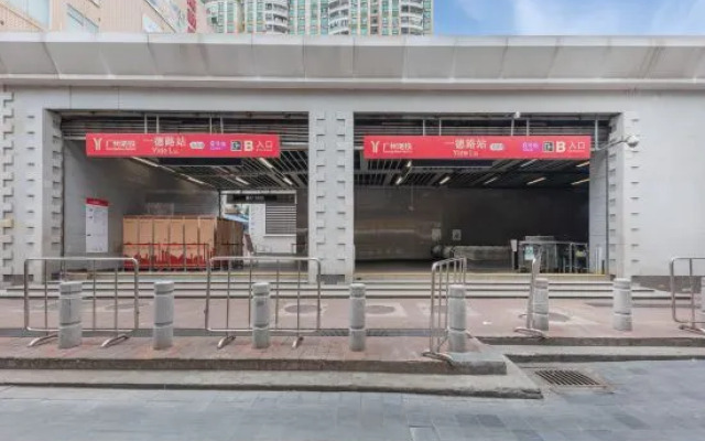 Yimi Apartment (Guangzhou 13 Hangyi De Road Subway Station)