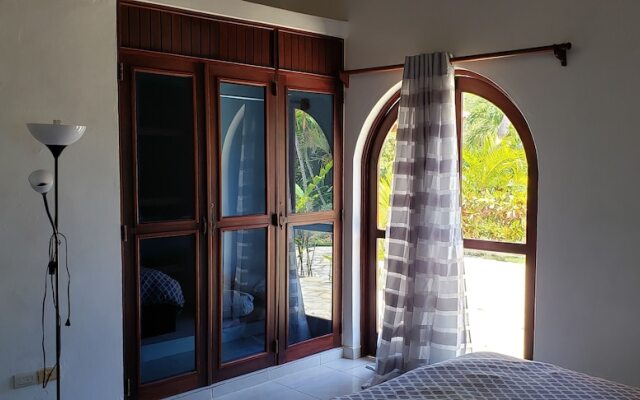 Villa 6 Bedrooms Guests Friendly
